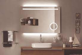 Il colore della luce è bianco. Specchi Del Bagno Semplici O Con Cornice Con Luce O Senza Retroilluminati Oppure No Cose Di Casa