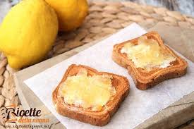 Versa la marmellata bollente nei vasetti e chiudili subito con le capsule. Marmellata Di Limoni Fatta In Casa Ricette Della Nonna