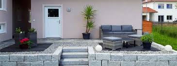 Gartenterrasse originelle ideen fur die dekoration der terrasse. Terrasse Mit Mauerchen Und Treppe Zum Garten Bruckmeier Garten Und Landschaftsbau