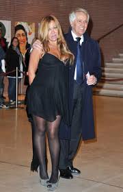 L'attore italiano giuliano gemma posa con la moglie, la giornalista baba richerme sul red carpet per l'anteprima del film rush a roma, 14 settembre 2013. Vera Gemma Complete Biography With Photos Videos