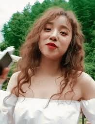 Yuqi has enjoyed listening to music from a young age. Kpop G Idle Gif Kpop G Idle Yuqi Discover Share Gifs