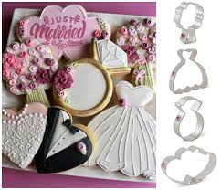 See free first birthday cake for decorating instructions. How To Decorate Five Wedding Cookies The Flour Box