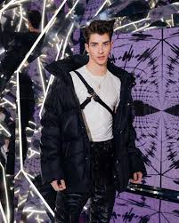 He is from calzada, calatrava, spain. Manu Rios Manurios Photos And Outfits On 21 Buttons