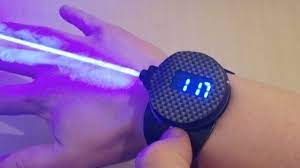 Ici, nous avons un petit examen des gadgets espion, qui étaient en service avec les corps de. La Montre Laser De James Bond Devient Realite