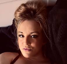 Could someone please edit this to make all of our faces looking at the  camera? This is the only photo I got of my family at Christmas. Thank you  in advance ❤️