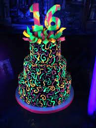 Apr 15, 2021 · set the cake on a cake stand and spread the remaining frosting on the cake in a smooth layer. Glow In The Dark Cake This Cake Glows Under A Blacklight We Used Edible Disco Dust With Piping G Festa Neon Festa Luz Preta Festas De Aniversario De 16 Anos