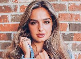 10 Potret Addison Rae, Bintang TikTok Dunia dengan Jutaan Followe