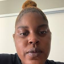 Alexis Lyons's Instagram, Twitter & Facebook