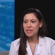 It's important to know the warning signs and symptoms of stroke.  Neurologist Alejandra Márquez-Loza, M.D., explains the importance of  knowing "BE FAST" and what to do if you think someone may have