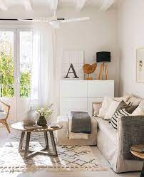 Chaise blanche et bois clair moderne xanda (lot de 4). Comment Utiliser Le Blanc Dans La Deco Du Salon Shake My Blog