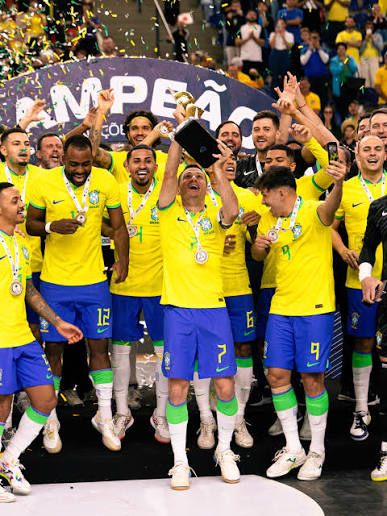 O Brasil &eacute; tricampe&atilde;o da Copa das Na&ccedil;&otilde;es de Futsal ap&oacute;s vencer o Afeganist&atilde;o por 6 a 0. 👏👏👏👏 📷 @editwallas