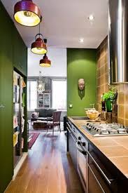 La couleur des murs de votre cuisine n'est plus du tout à votre goût. Cuisine Couloir Etroit Recherche Google Kitchen Interior Boho Kitchen Bohemian Kitchen