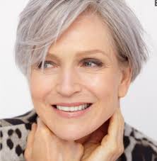 The rest of your front view hair should be combed on both right and left side of the head. 100 Youthful Hairstyles For Over 50 That Suit Every Mature Women 2021