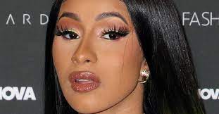 He was born jakob kasimir hellrigl. War Cardi B Fruher Ein Gang Mitglied