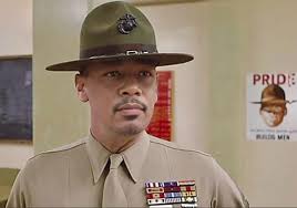 Who is a more effective leader, Sergeant Hartman or Sergeant Hulka?