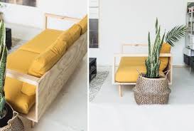 Divano originale con ampia seduta comoda e morbida. Realizzare Fai Da Te Un Comodo Divano In Legno Dettagli Home Decor