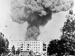 4 июня 1989 года в 01:15 по местному времени (3 июня в 23:15 по московскому времени), в момент встречи двух пассажирских поездов прогремел мощный объёмный взрыв газа и. Vzryv V Arzamase V 1988 Godu Mnogie Dumali Chto Nachalas Vojna Ekspress Gazeta