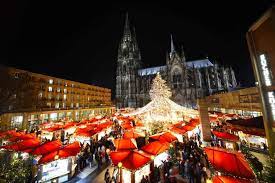 Aber auch die etwas kleineren weihnachtsmärkte kölns haben viel zu bieten! Weihnachtsmarkt Am Kolner Dom Lichterglanz Auf Dem Roncalliplatz