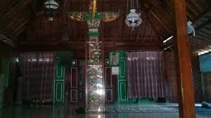 Dari pernikahannya itu beliau dikaruniai lima orang anak. Keunikan Masjid Saka Tunggal Di Banyumas Dan Legenda Santri Dikutuk Suara Jateng