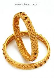 22 carat indian gold chain. 22k Gold Bangles Temple Jewellery Set Of 2 1 Pair Totaram Jewelers Buy Indian Gold Jewelry 18k Gold Bangle Set 22k Gold Bangles Gold Temple Jewellery