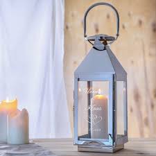 Die Hochzeitslaterne Mit Gravur Ist Eine Wunderschones Windlicht Mit Gravur Perfekt Als Gartenla Laterne Mit Gravur Laternen Hochzeit Silberhochzeit Geschenk