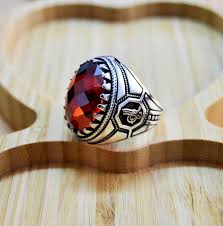 Bague Faite A La Main Pour Homme Turque Faite Main Anneau De Etsy Mens Jewelry Men S Jewelry Rings Rings For Men Utilisée alors par les nobles et les dirigeants, ces derniers utilisaient des anneaux sigillaires gravés de dans le cas présent, nous allons vous présenter le parcours de création d'une chevalière pour homme en argent avec gravure en relief d'or jaune 18. bague faite a la main pour homme turque