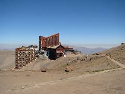 No sólo en invierno se puede ir a parques de farellones, en verano también tienen una gran oferta de adrenalínicos juegos al aire libre. Summer Activities In Valle Nevado Ski Center Chile