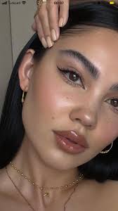 Julia Marroquin (juliabravomarroquin)