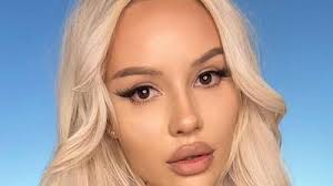 Kylie Page's Instagram, Twitter & Facebook