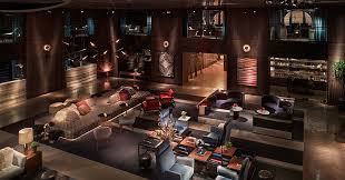 Paramount Hotel In New York City S Theater District Times Square Paramount Lobby Paramount Hotel Hotel Lounge Hotel Lobby Design