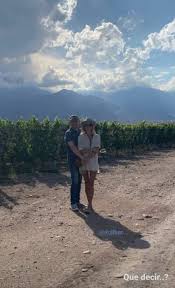 La modelo dolores barreiro y el chef francés christophe krywonis sorprendieron al mostrarse juntos en la provincia de mendoza. Io6ucolxyr3mdm