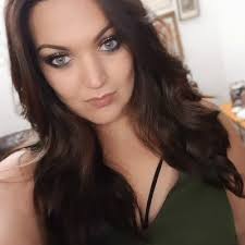 Xana Yates (@XYatesie)