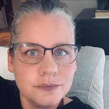 What is the difference between starter and discard in sourdough?