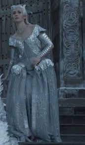 Emily Blunt Colleen Atwood Costume Designer Custom Made Freya Gown From The Huntsman Winter S War Thetake Colleen Atwood Gowns Fantasy Fashion