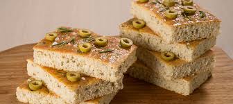 Il rotolino di tacchino ripieno di prosciutto crudo e parmigiano è un'idea golosa per un secondo piatto gustoso e diverso dal solito. Focaccia Ripiena Di Benedetta Rossi In Padella