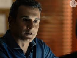 Foto: Carlos Alberto (Marcos Pasquim) leva Regina (Camila Pitanga) para o  motel e se declara, na novela 'Babilônia'