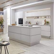 Small kitchen ideas and designs. 100 Beautiful Kitchens Howdens