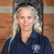 Andrea Moen's Instagram, Twitter & Facebook