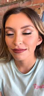 📢Looking for a makeup or hair artist for your next special event? Message  me for a commitment-free quote 💌 Hablo español 😊