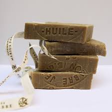 Authentic Marseille Soap By The Only Remaining Soap Maker In Provence Marius Fabre Still Producing Them In Cauldrons Thes Marseille Soap Olive Oil Soap Soap