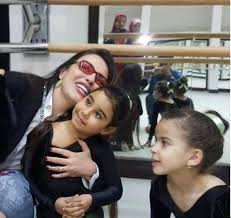 نشرت شريهان صورة لها برفقة زوجها، ظهرت فيها وهي تمسك بيد زوجها بلقطة رومانسية. 14 ØµÙˆØ±Ø© Ø¬Ù…ÙŠÙ„Ø© Ù„Ø´Ø±ÙŠÙ‡Ø§Ù† Ù…Ø¹ Ø²ÙˆØ¬Ù‡Ø§ ÙˆØ§Ø¨Ù†ØªÙŠÙ‡Ø§ Ù„ÙˆÙ„ÙˆØ© ÙˆØªØ§Ù„ÙŠØ© Ø¨Ù…Ù†Ø§Ø³Ø¨Ø© Ø¹ÙŠØ¯ Ù…ÙŠÙ„Ø§Ø¯Ù‡Ø§ Ù…Ø¬Ù„Ø© Ù‡ÙŠ