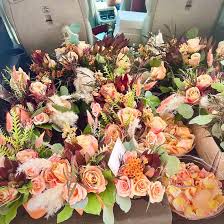 Happy Wedding Wednesday! 💐 We're...