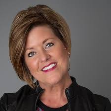 Lindsay Tipton's Instagram, Twitter & Facebook