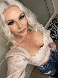 Lisa Staiger's Instagram, Twitter & Facebook