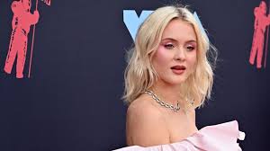 Enligt superstjärnan har de varit tillsammans i över ett års tid. Mit Sussen 19 Zara Larsson Hatte Schon Mal Sex Im Auto Promiflash De