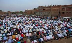 In Pics Egyptians Perform Eid Al Fitr Prayer Egypttoday