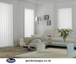 Tirai rumbai juga dapat dijadikan pilihan Interior Ruang Tamu Minimalis Indah Dan Tampak Luas