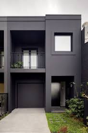 Smooth hardie plank lap siding, color is sherwin williams sw 7020 black fox. Minimalist House With A Black Exterior And White Interiors Digsdigs