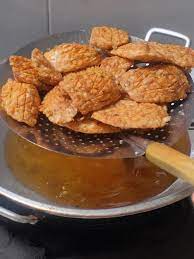 Dalam serat centhini, tercantum juga naskah yang menceritakan sambal tempe, tempe goreng, dan tempe bacem. Cara Menggoreng Tempe Yang Gurih Tanpa Menyerap Minyak Lifestyle Fimela Com