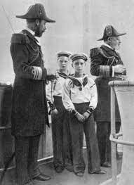 Cofetarul şef al palatului preia sarcina de a desprinde partea de sus a imensei construcţii dulci, servind apoi oaspeţii. Datei Edward Vii Uk And Successors Jpg Wikipedia